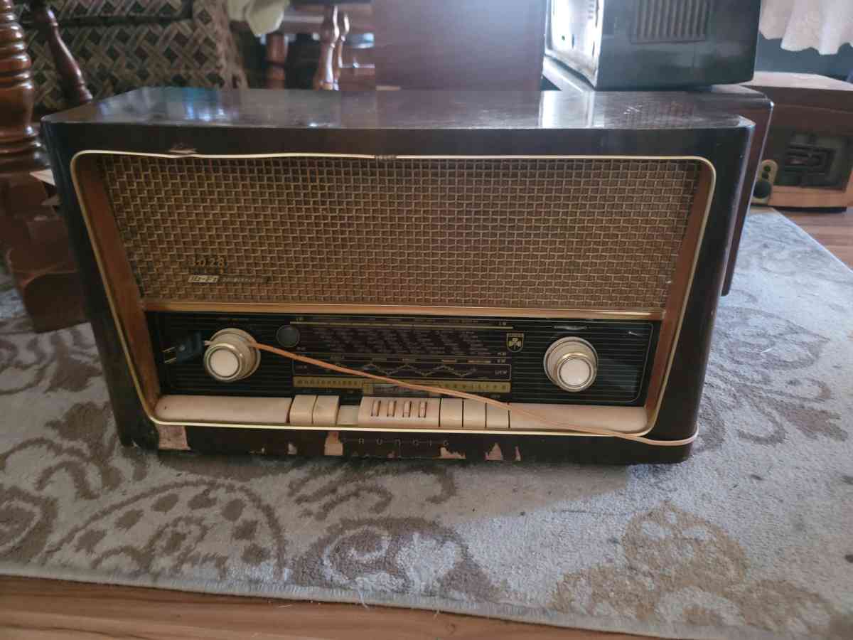 antique radios speaker record player 1920s 1930s - Sumner, Washington - FleaMarketBay