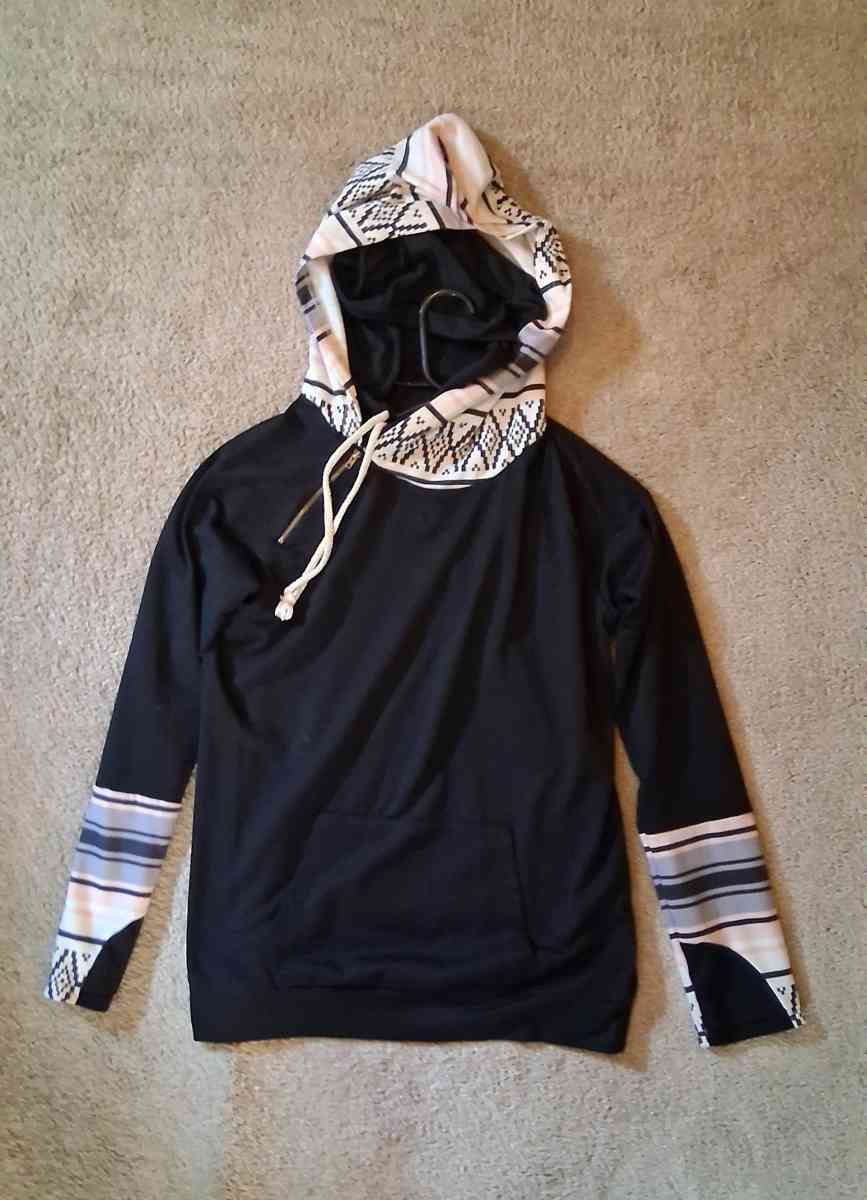 AZTEC BLACK DOUBLE HOODED HOODIE WOMENS SMALL - Elysburg, Pennsylvania - FleaMarketBay