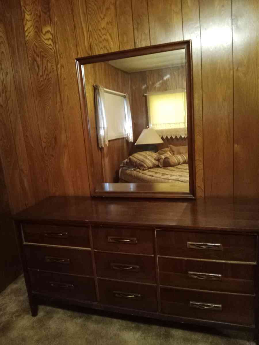 dresser - Topeka, Kansas - FleaMarketBay