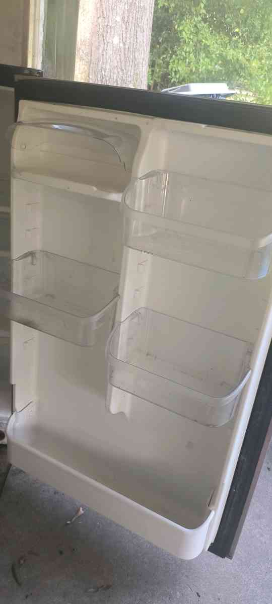 Fridge - Monroe, Louisiana - FleaMarketBay