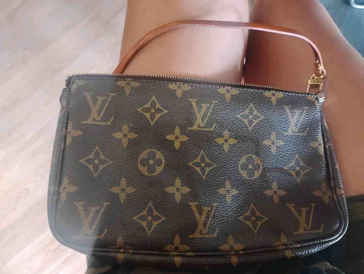 Louis Vuitton womens shoulder bag - Durango, Colorado - FleaMarketBay