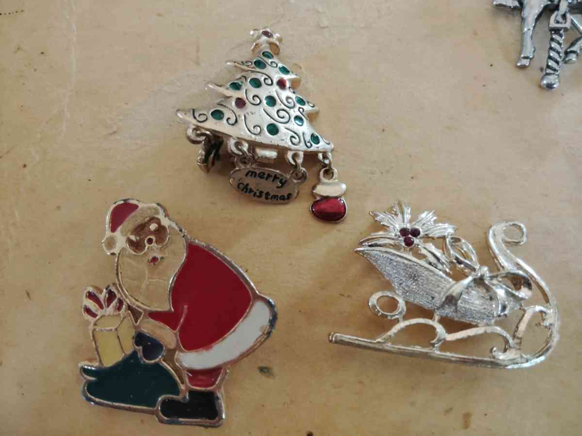 Vintage Pins - Lake Charles, Louisiana - FleaMarketBay