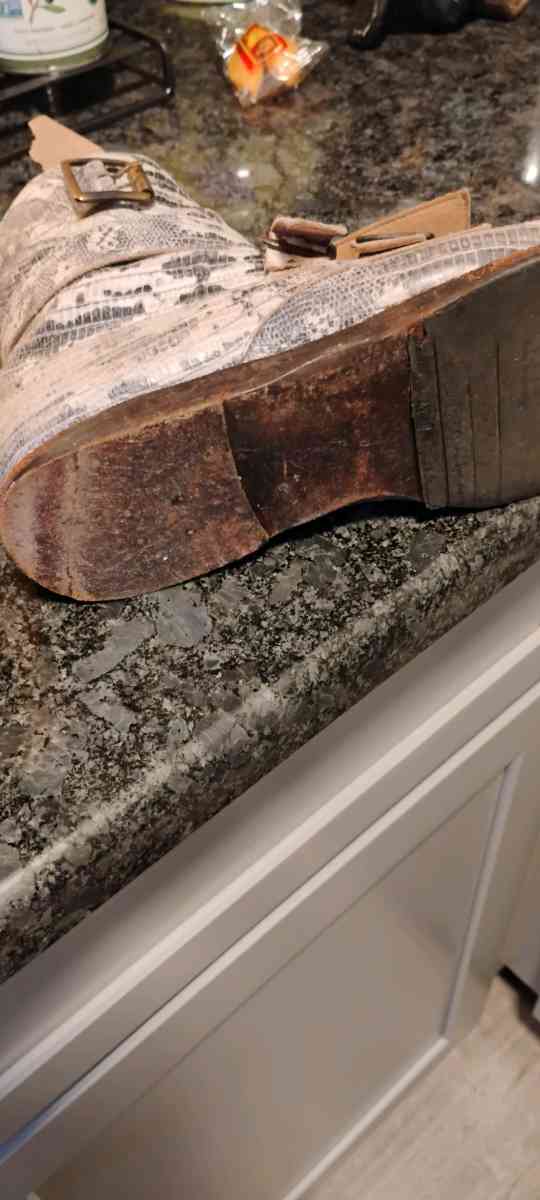 John fluevog boots - Worcester, Massachusetts - FleaMarketBay