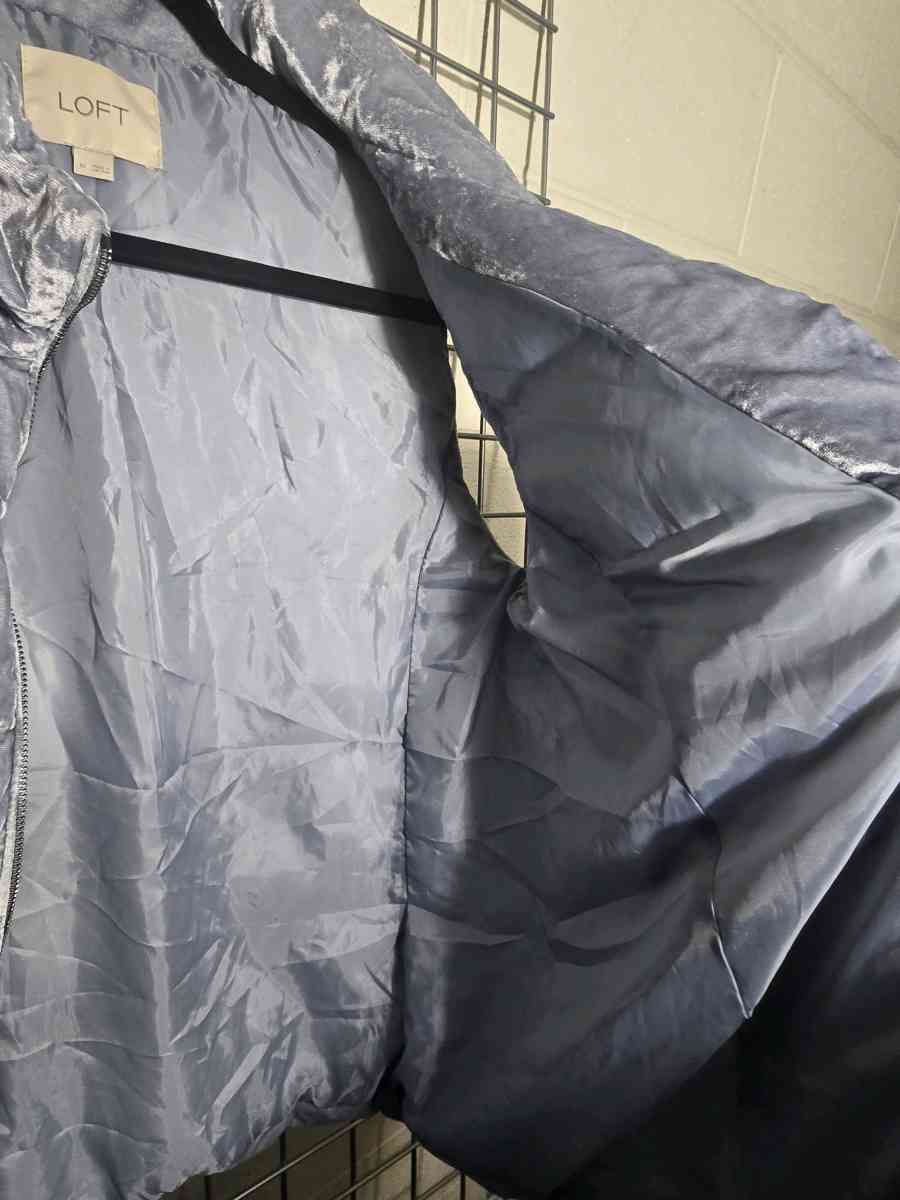 Loft Women Vest Color Blue - Aurora, Colorado - FleaMarketBay