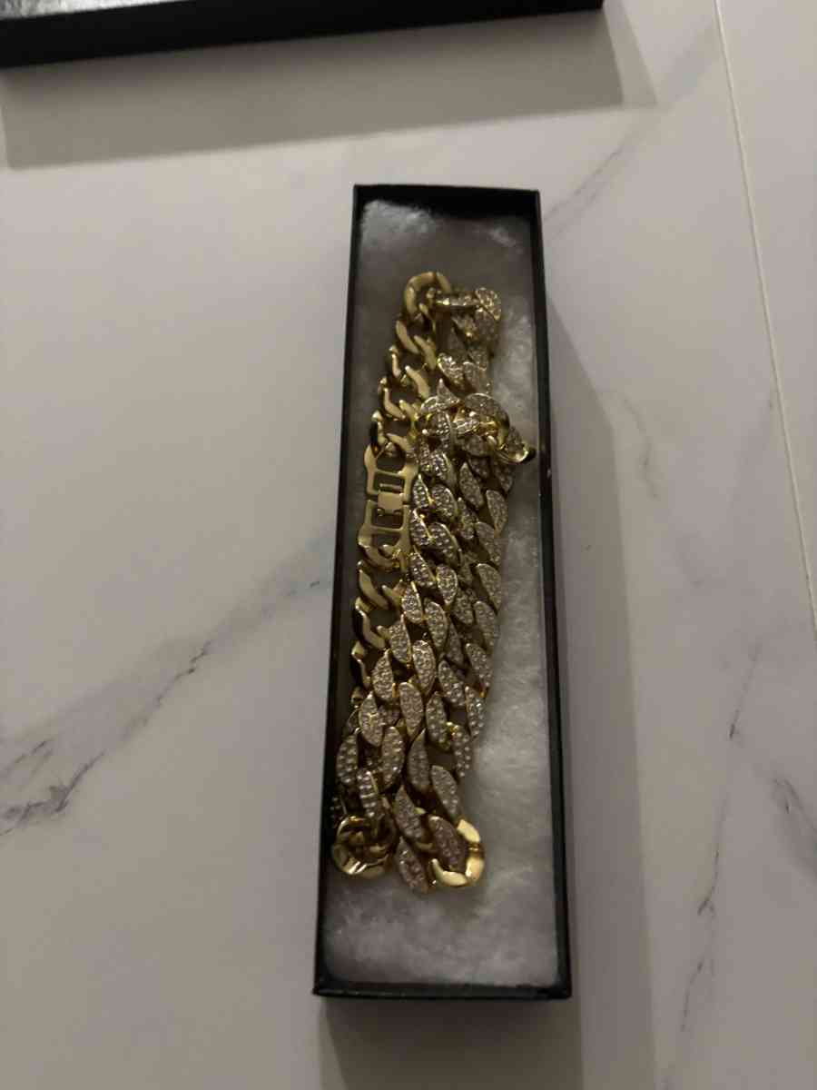 gold and diamond chain - Winter Garden, Florida - FleaMarketBay