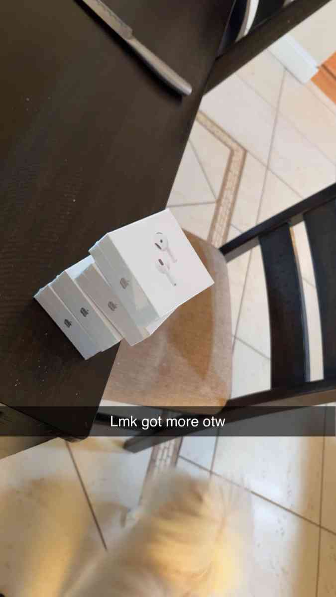 airpod gen 4 - Sterling Heights, Michigan - FleaMarketBay