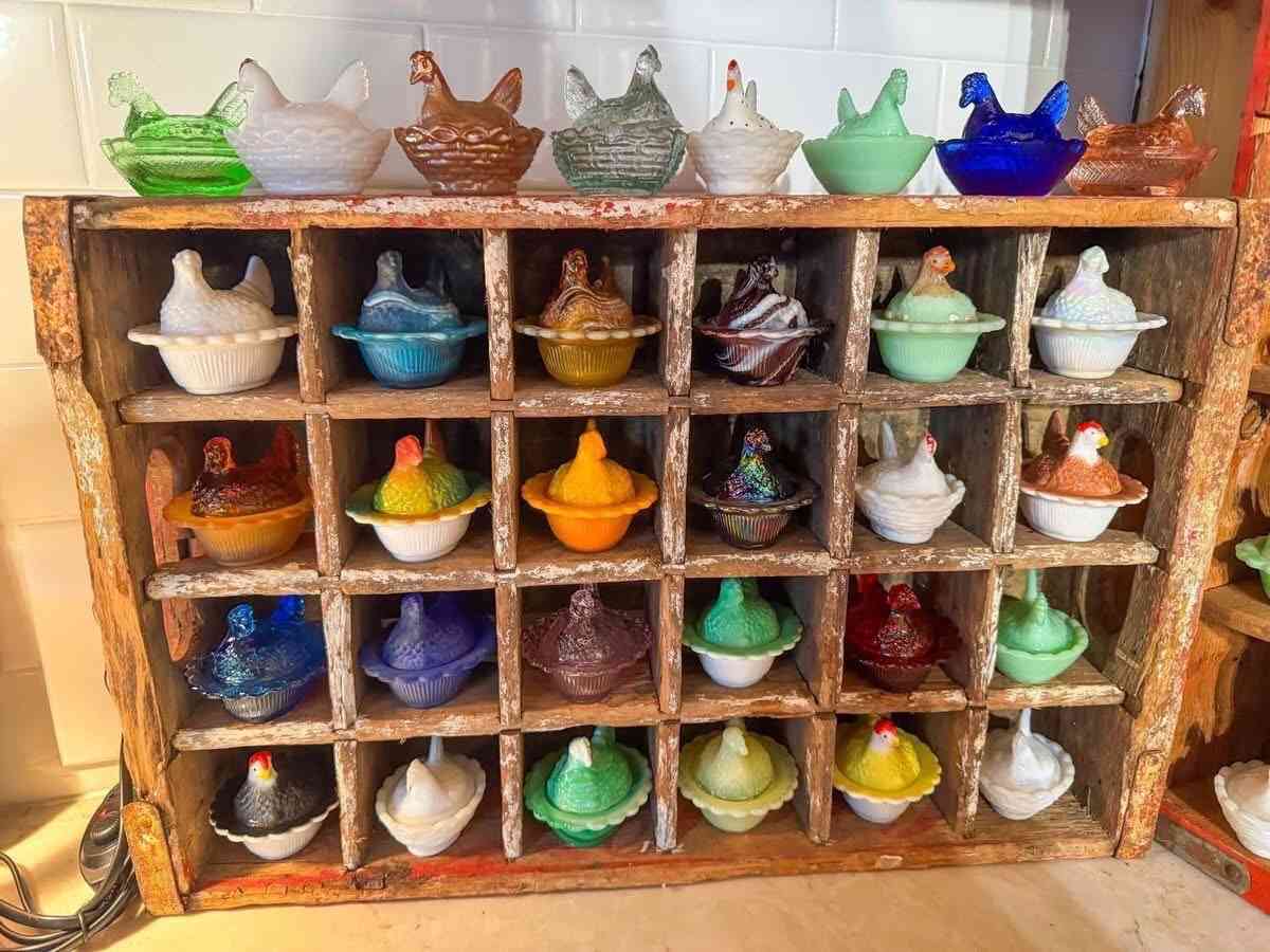 mini hens on a nest - Adamsville, Ohio - FleaMarketBay