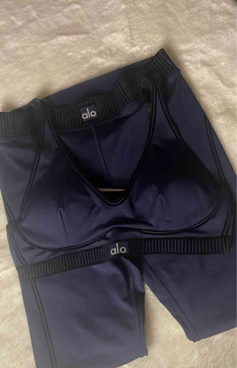 Color Crush Alo Yoga Set - Afton, Tennessee - FleaMarketBay