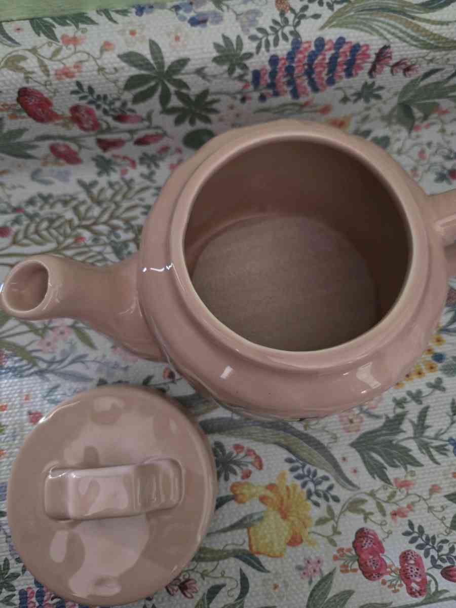 Ceramic pink tea pot - Washington Island, Wisconsin - FleaMarketBay