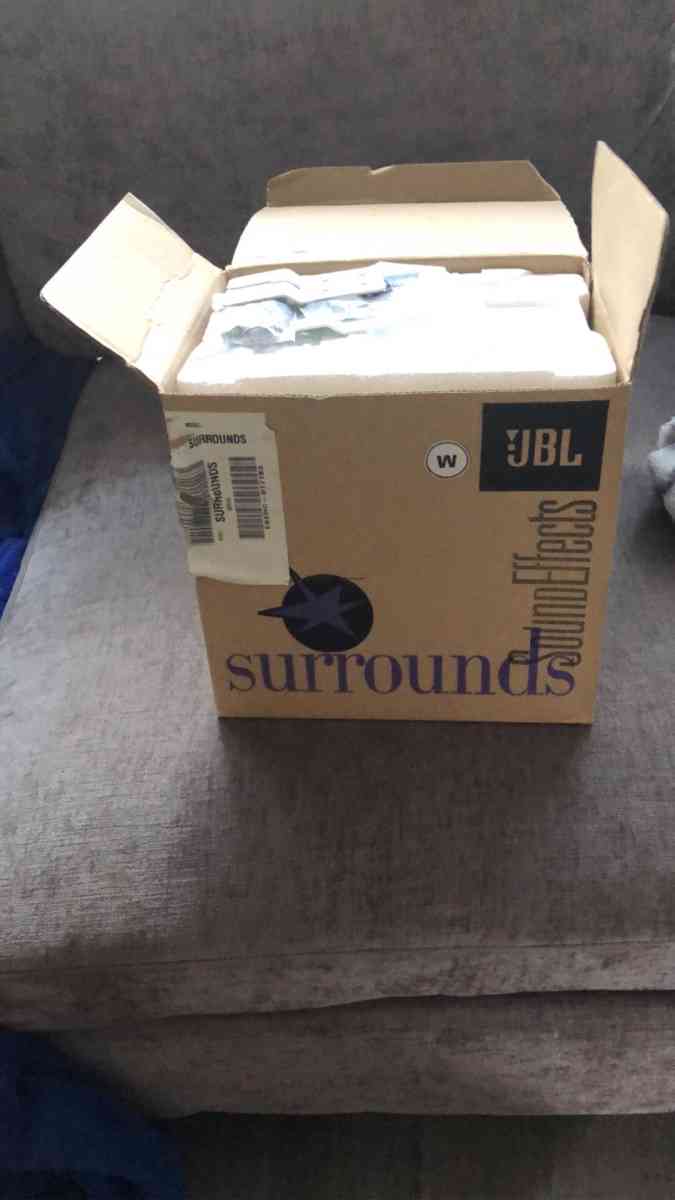 Surround speakers brand new in box - Clifton, New Jersey