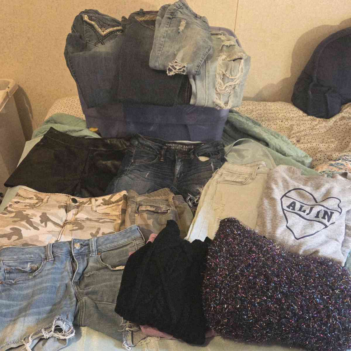 Large Tote plus more of Womens clothes and shoes - Belton, South Carolina