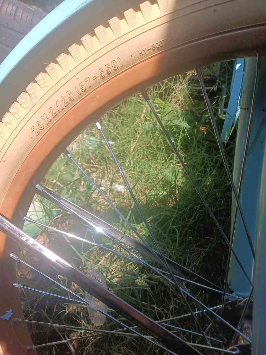 Huffy Nel Lusso Beach Cruiser 26 inch with basket and shelf - Fresno, California - FleaMarketBay