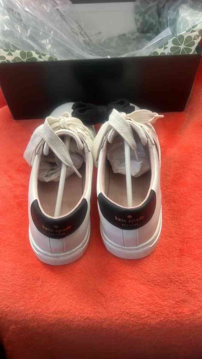 Kate Spade white leather shoes with black spade accent size - Las Vegas, Nevada - FleaMarketBay