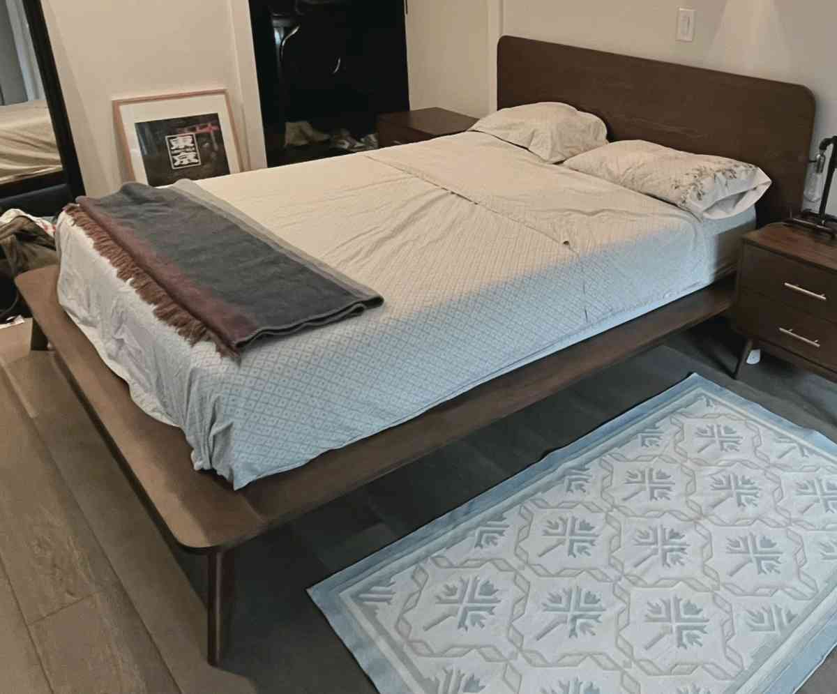 Midcentury modern queen platform bed - San Leandro, California