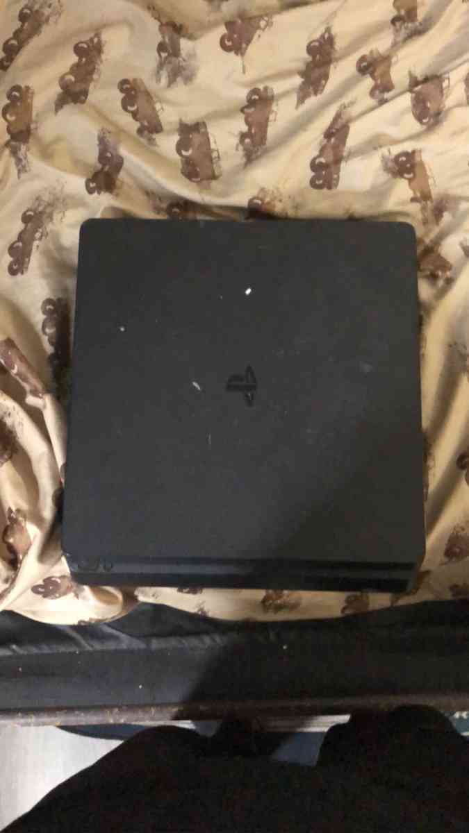 PS4 works comes with wires just no controller - Saddle Brook, New Jersey - FleaMarketBay