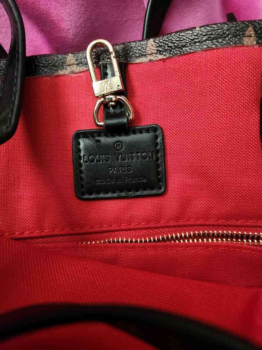 Louis Vuitton LTD love on the go Mm - Livonia, Michigan - FleaMarketBay