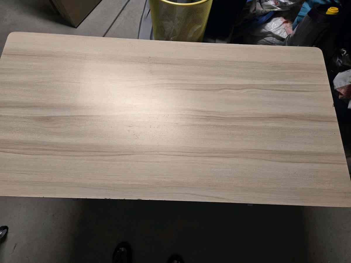 Modern Wood  Metal Desk  Perfect for Dorm or Home Office - Victorville, California - FleaMarketBay