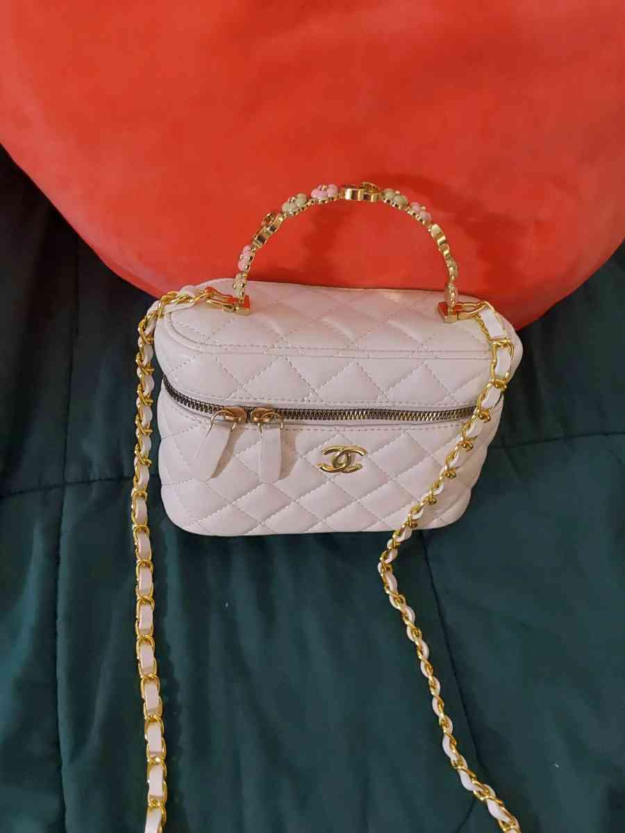 crossbody - California City, California - FleaMarketBay