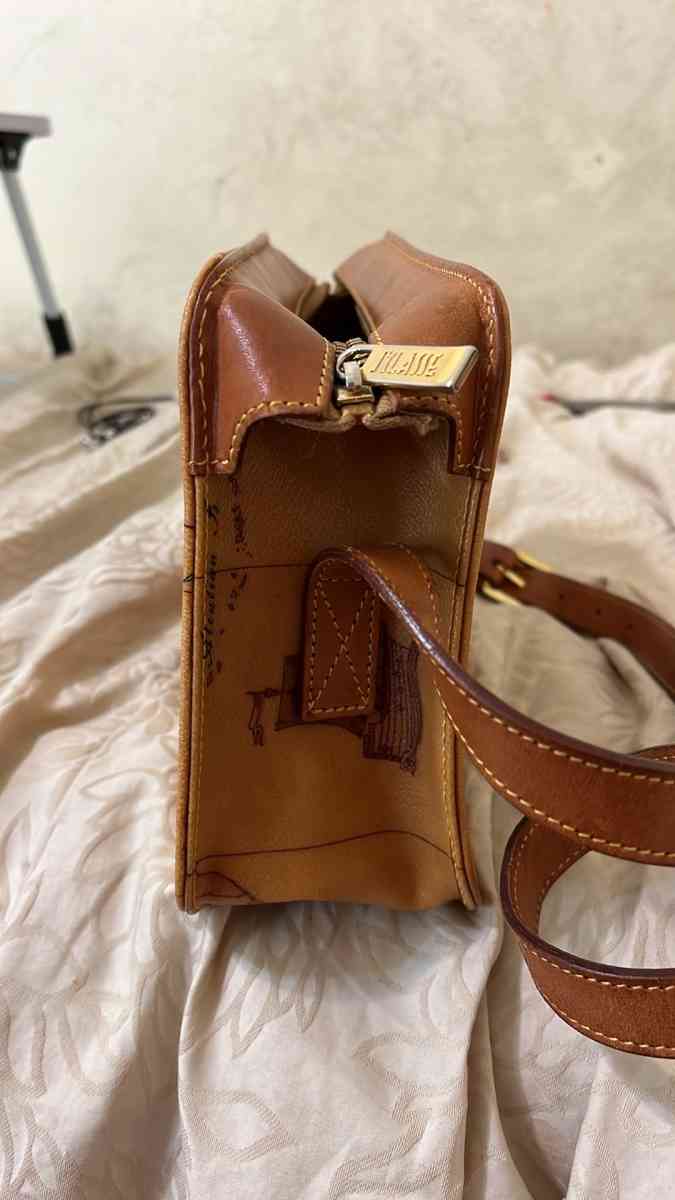 IYLASSE ALVIERO MARTINI Leather Handbag - Downey, California - FleaMarketBay