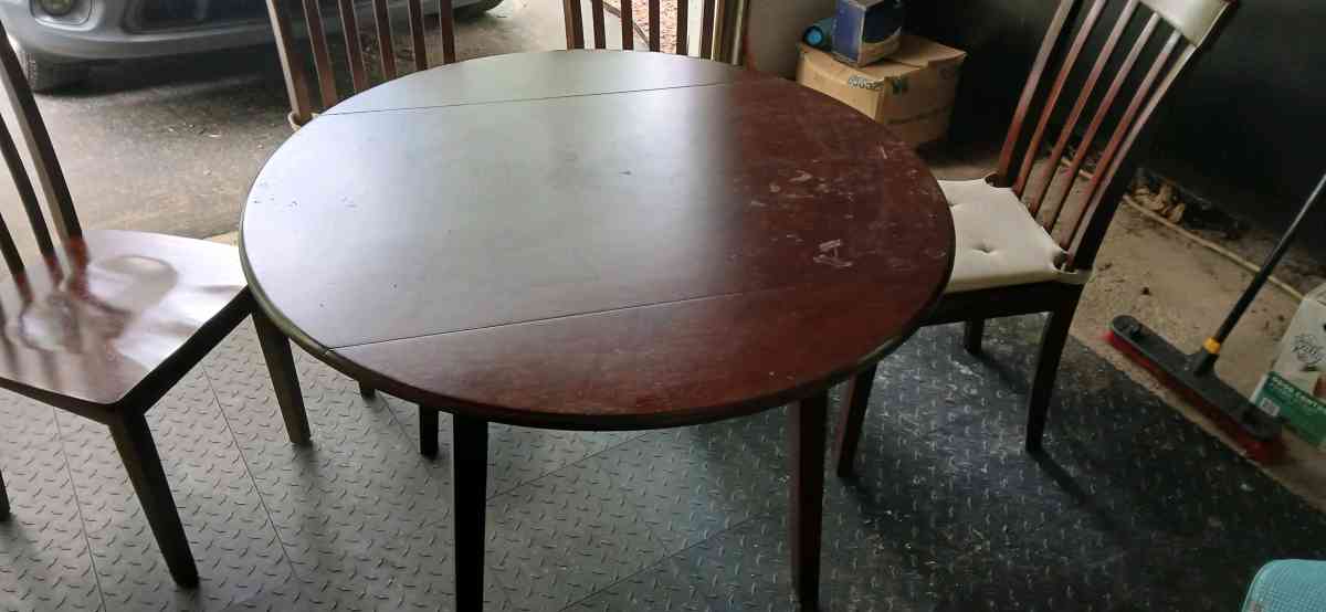 Kitchen Table - Putnam Valley, New York