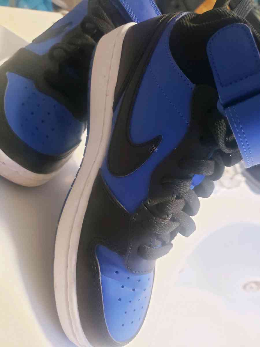 Boys Nikes - Laurens, South Carolina