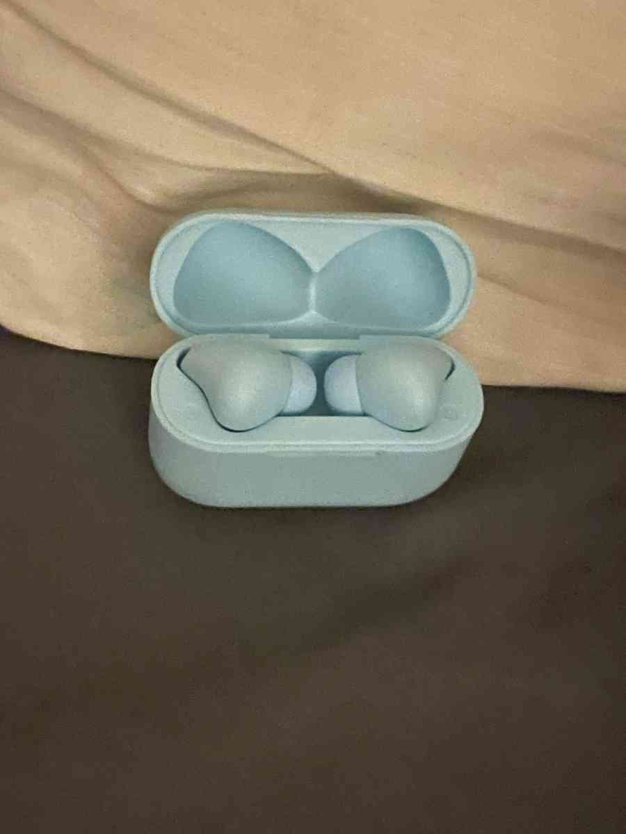 headphones - Alicia, Arkansas