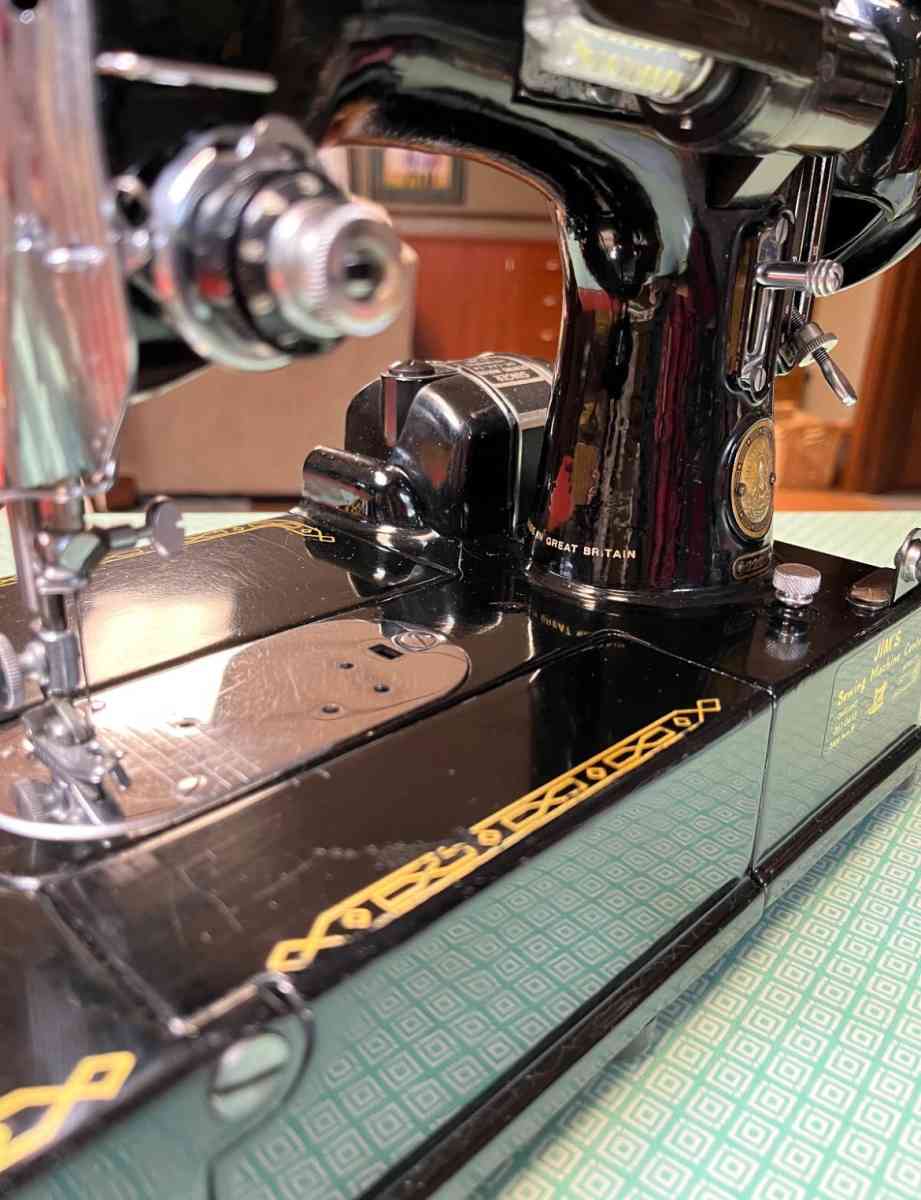 Singer 222k featherweight sewing machine - New York, New York