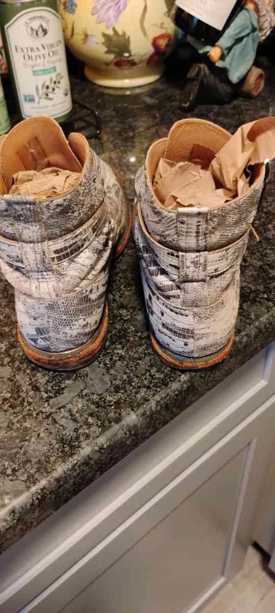 John fluevog boots - Worcester, Massachusetts - FleaMarketBay