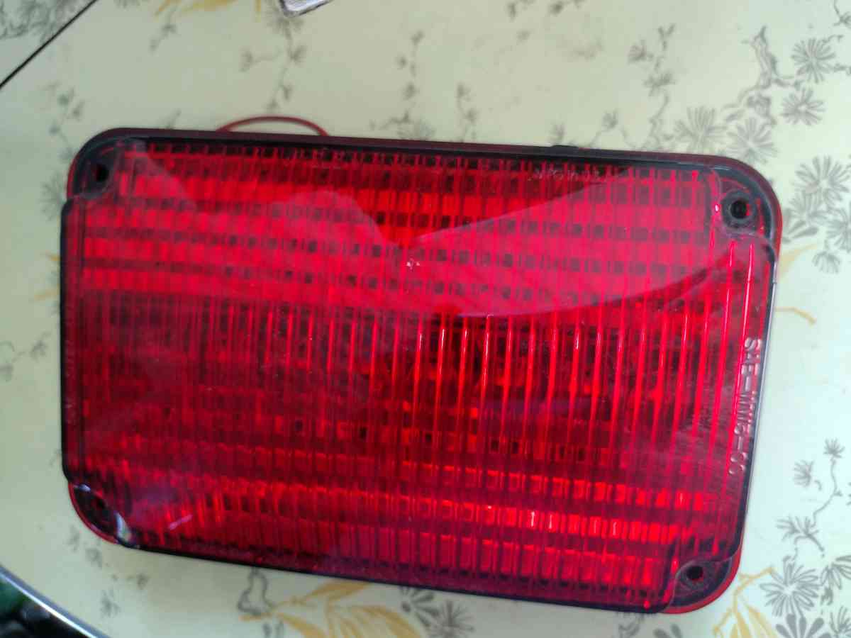 multiple whelen 600 series led flashing lights emergency - North Lewisburg, Ohio