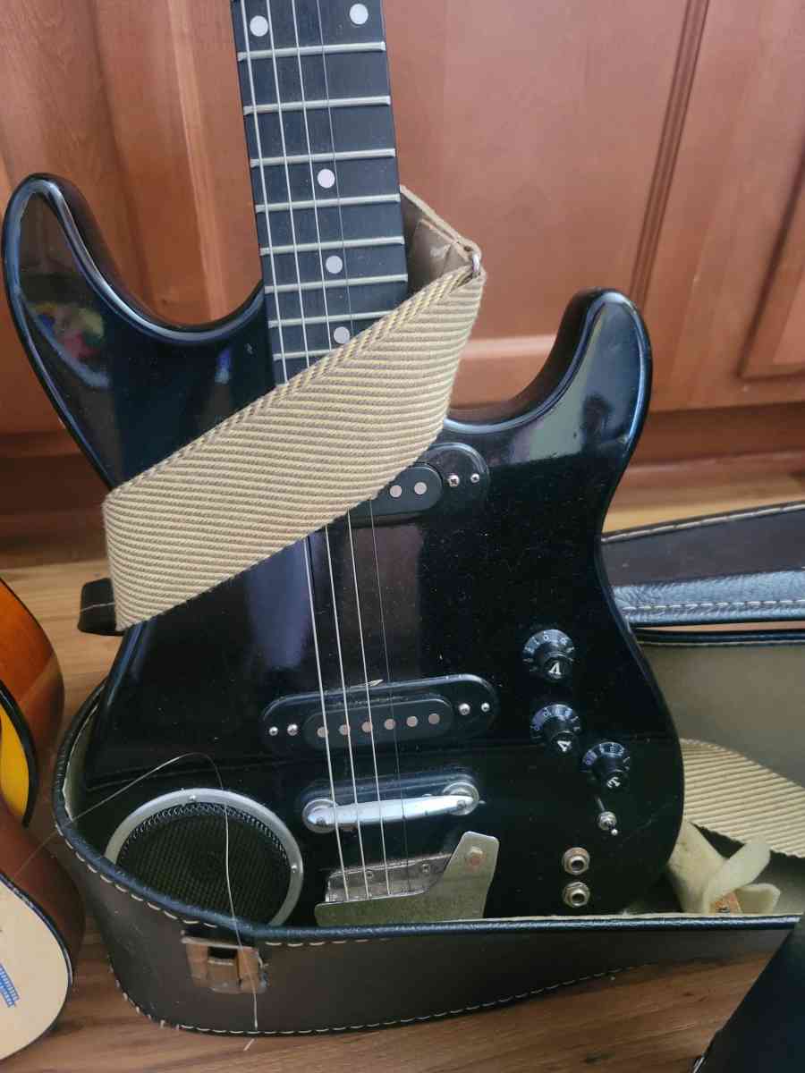 Guitars and Fender amp - Sumner, Washington - FleaMarketBay