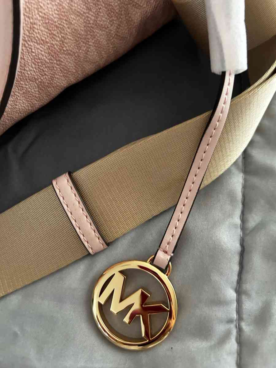 NEW MICHAEL KORS TRAVEL BAG  FOR SALE - Miami, Florida - FleaMarketBay