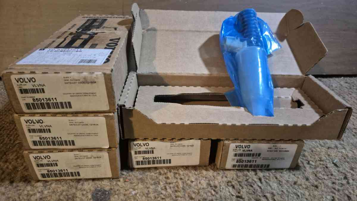 Volvo Mp8 injectors set of 6 - Atascosa, Texas - FleaMarketBay