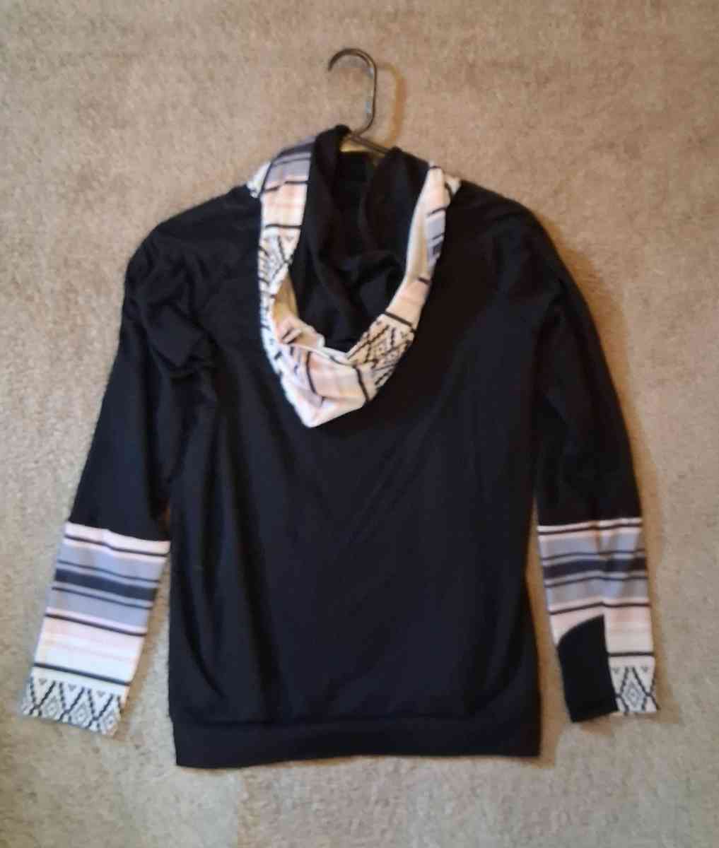 AZTEC BLACK DOUBLE HOODED HOODIE WOMENS SMALL - Elysburg, Pennsylvania - FleaMarketBay