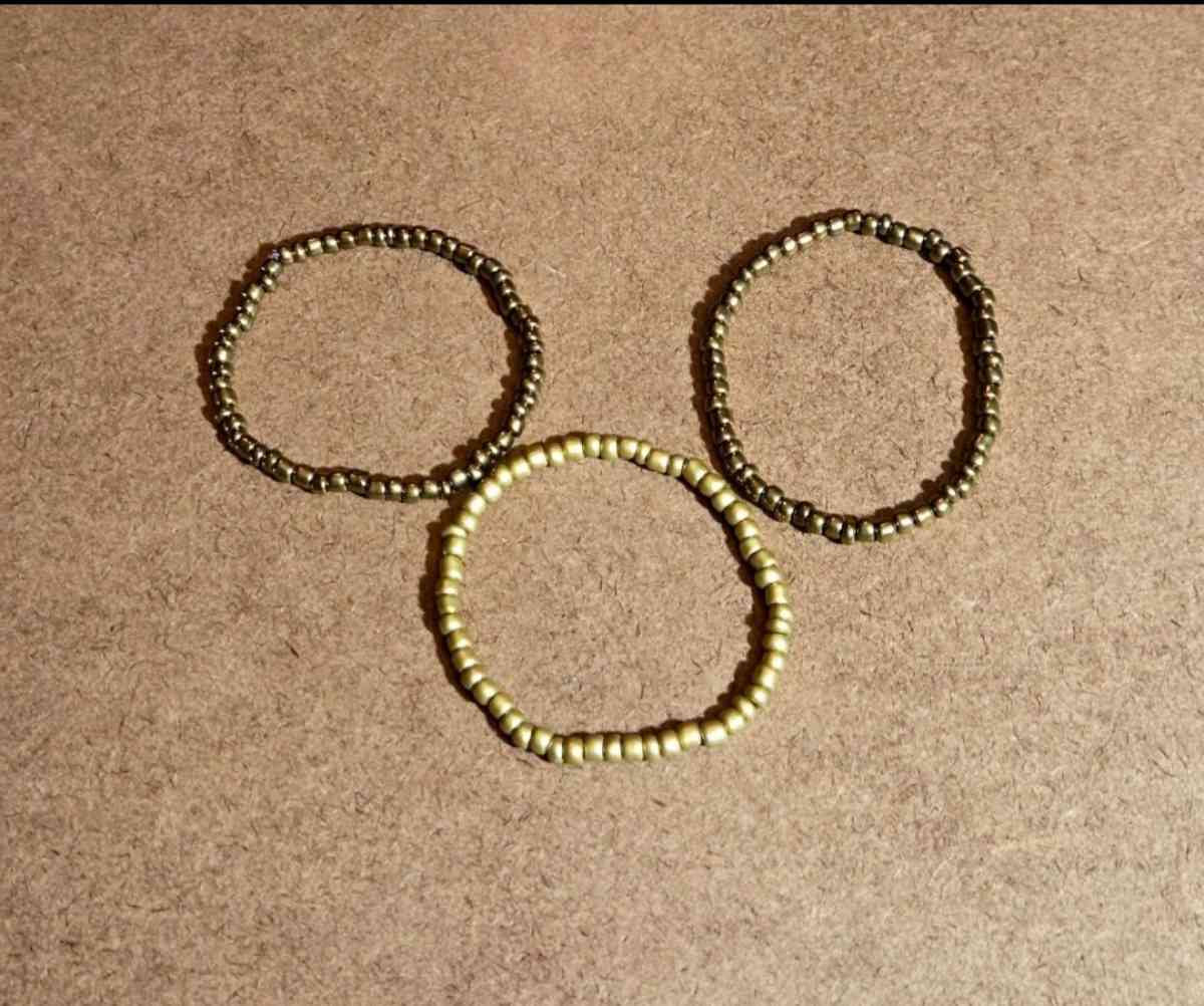 Stretchy bracelets set - Winnsboro, Louisiana - FleaMarketBay