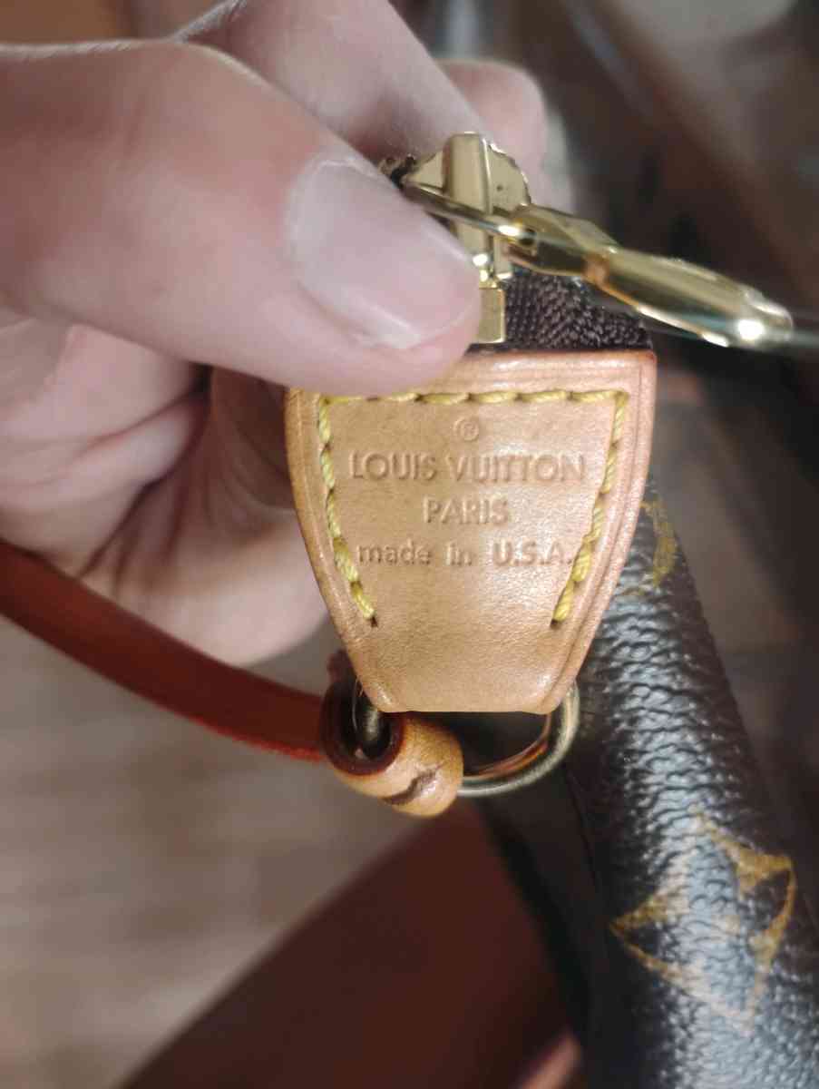 Louis Vuitton womens shoulder bag - Durango, Colorado - FleaMarketBay