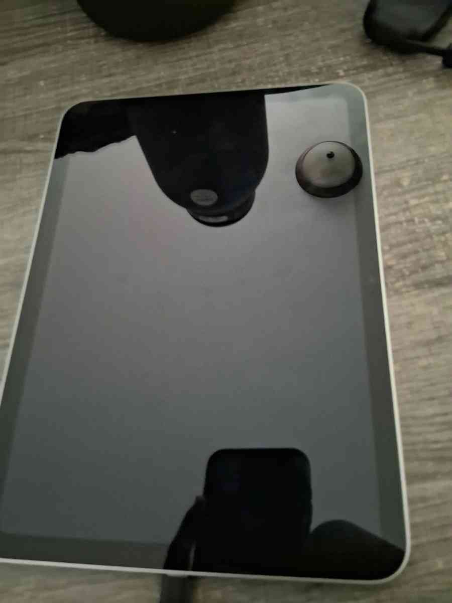 ipad 10th generation - Grand Rapids, Michigan - FleaMarketBay