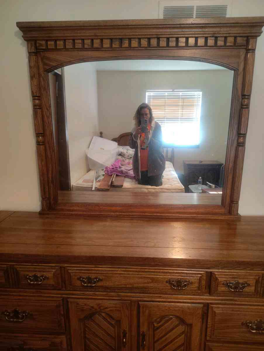 bed room set - Kansas City, Kansas - FleaMarketBay