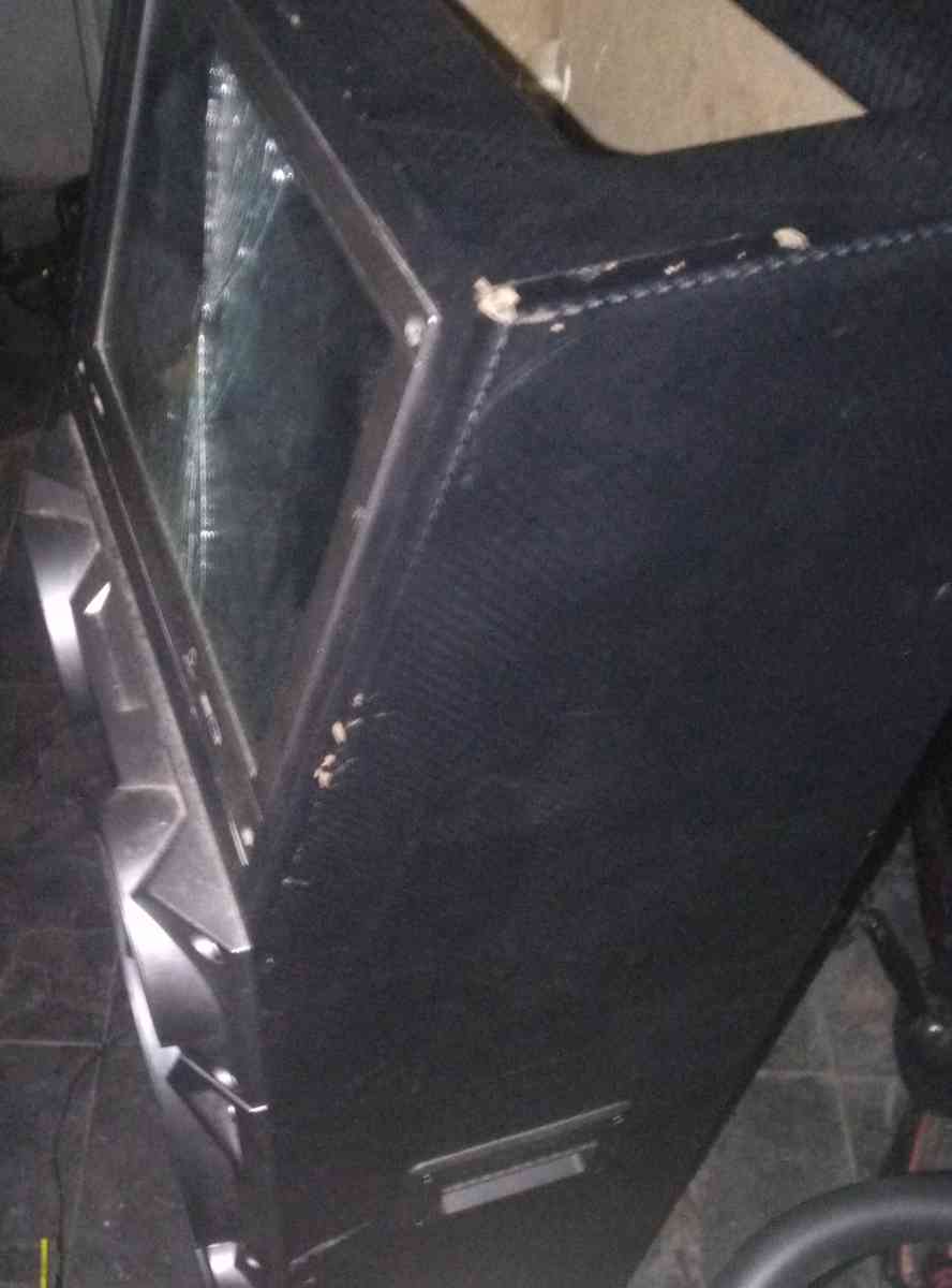 blue tooth speaker slit crack in the screen but still works - Las Vegas, Nevada - FleaMarketBay