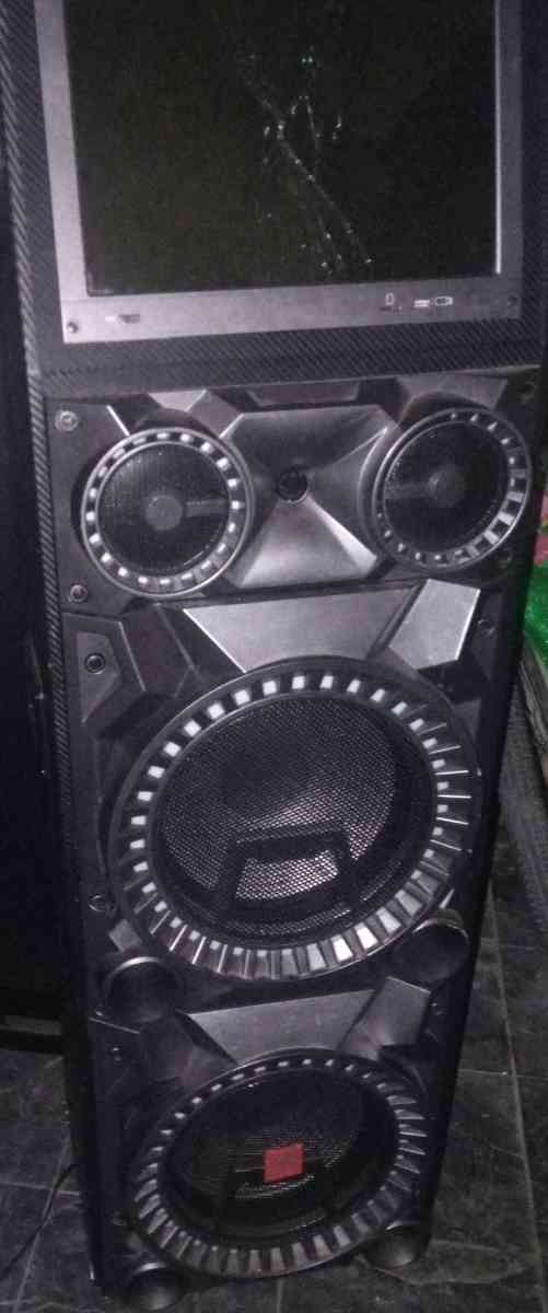 blue tooth speaker slit crack in the screen but still works - Las Vegas, Nevada - FleaMarketBay