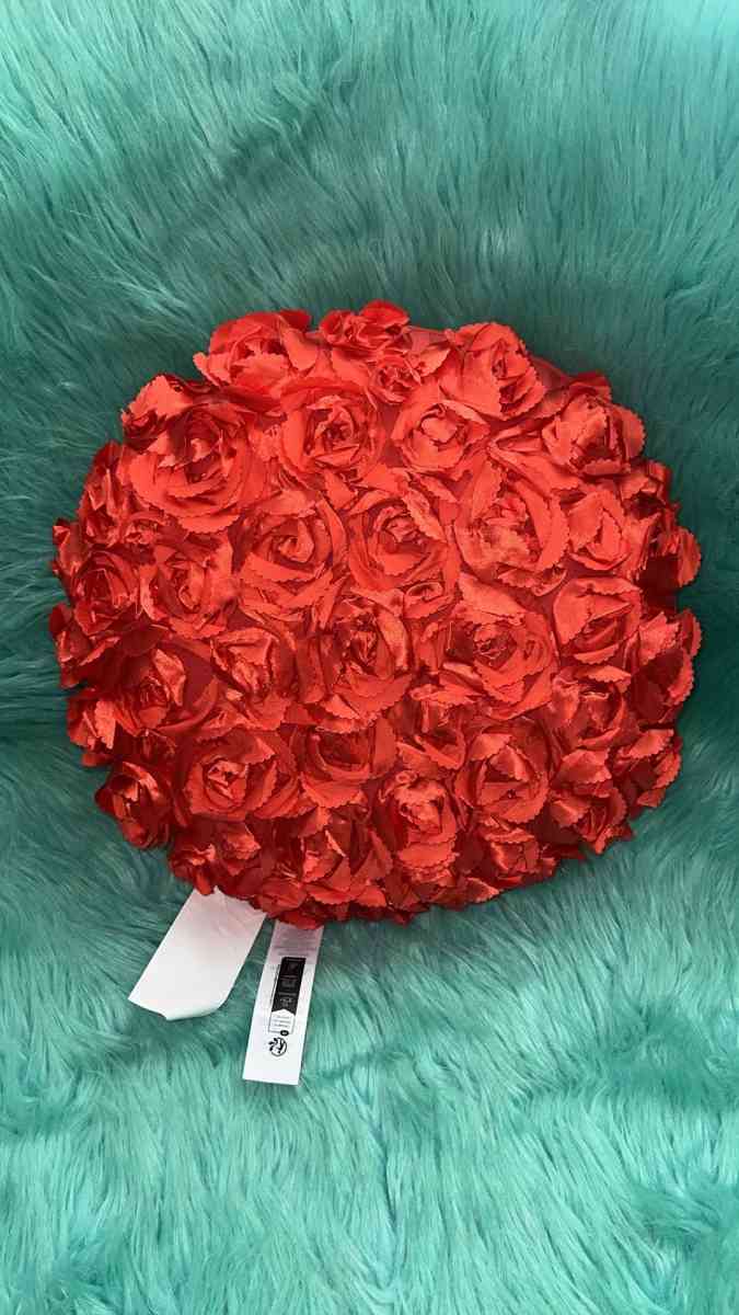 NWT Disney Princess Throw Blanket And Pillow Set - North Las Vegas, Nevada - FleaMarketBay