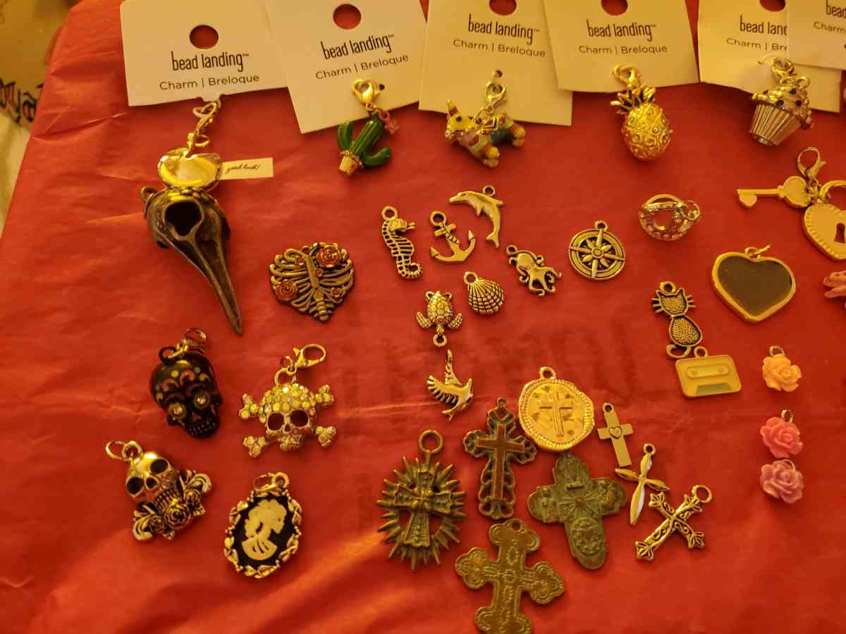 Assorted Charms for Jewelry making and charm bracelets - Peoria, Arizona - FleaMarketBay