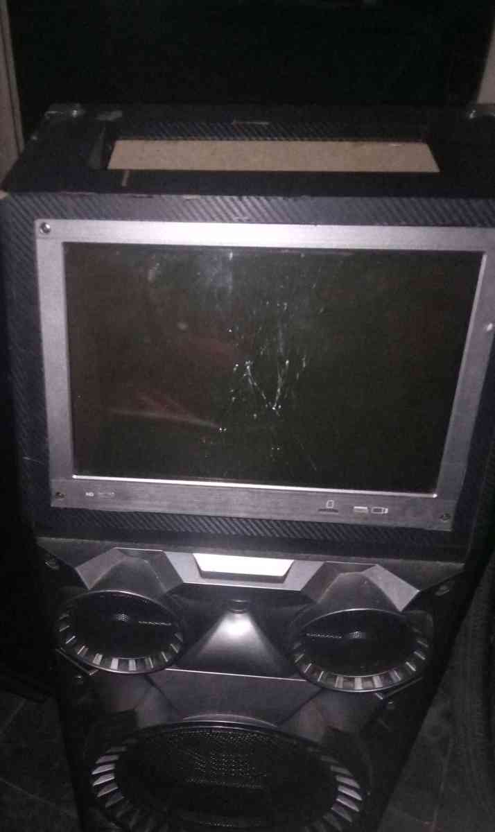 blue tooth speaker slit crack in the screen but still works - Las Vegas, Nevada - FleaMarketBay