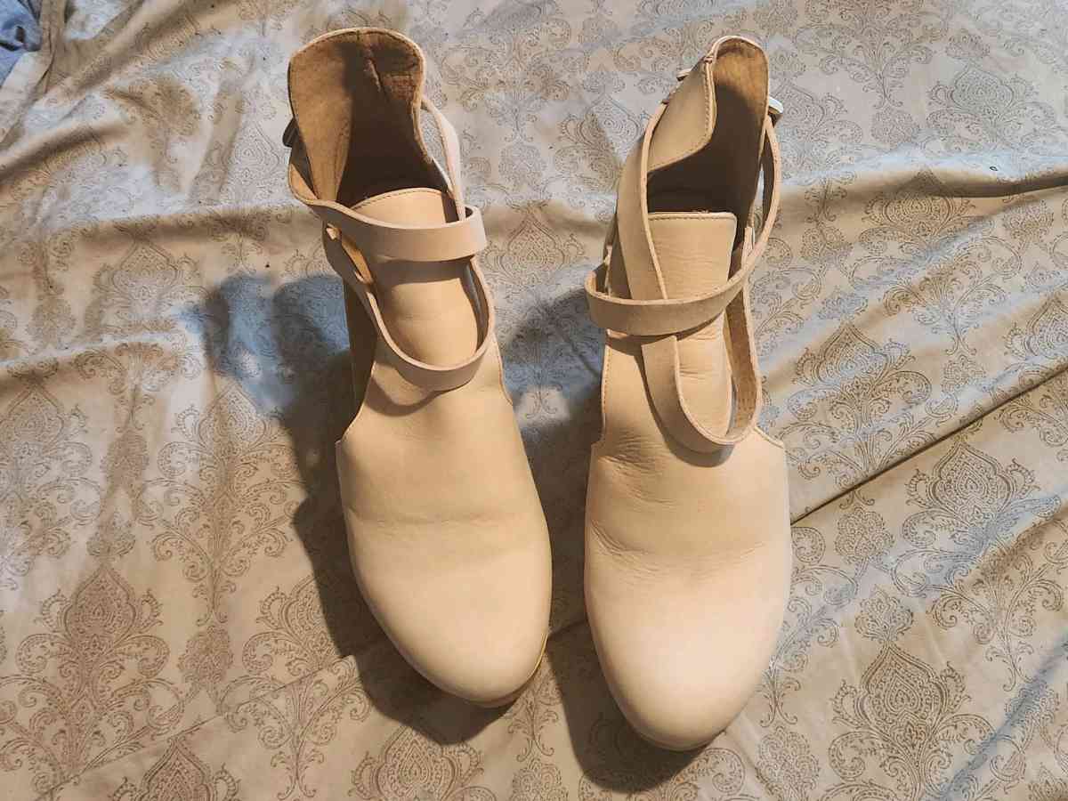 free people shoes - Medway, Ohio - FleaMarketBay