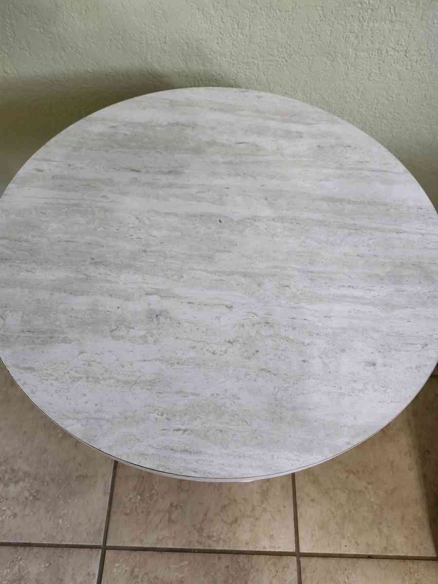 Dinning Room Table - Denton, Texas - FleaMarketBay