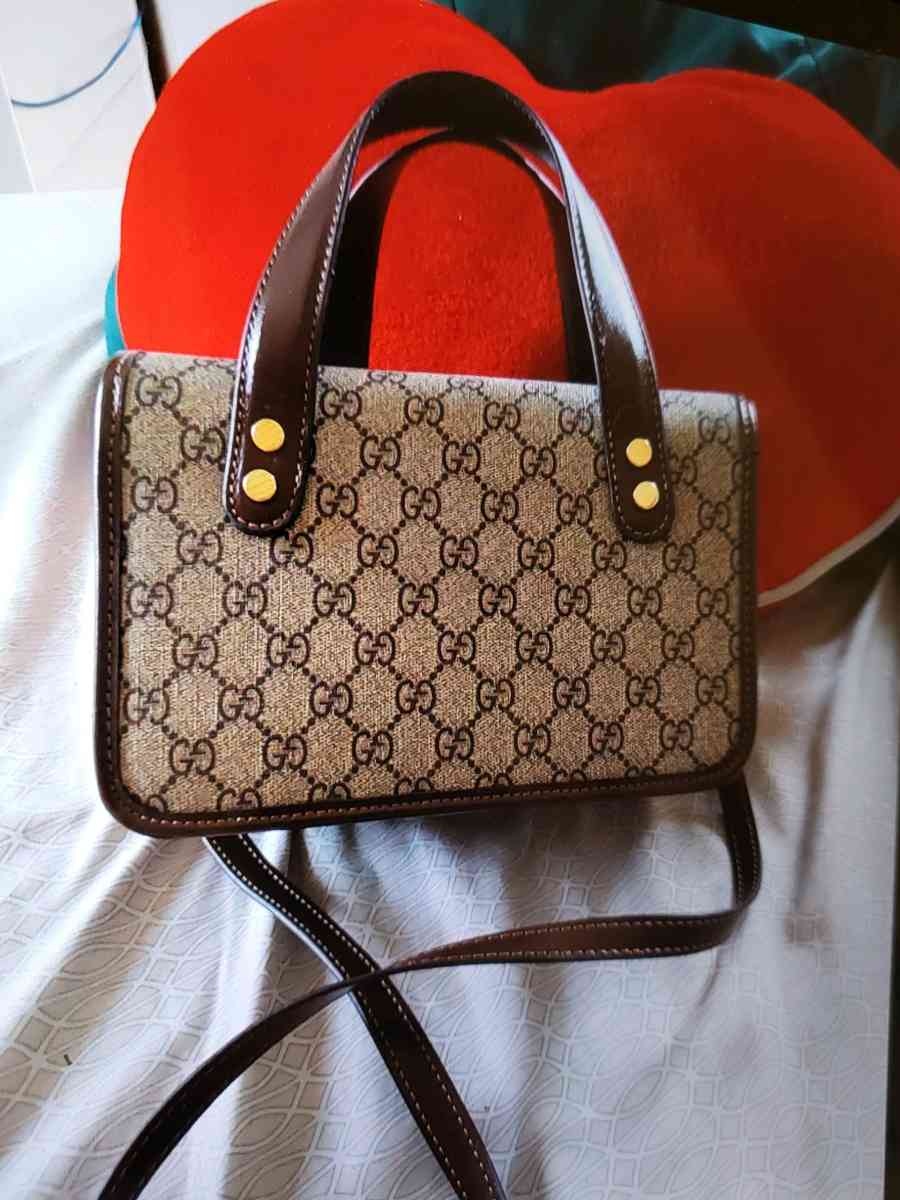 crossbody - California City, California - FleaMarketBay