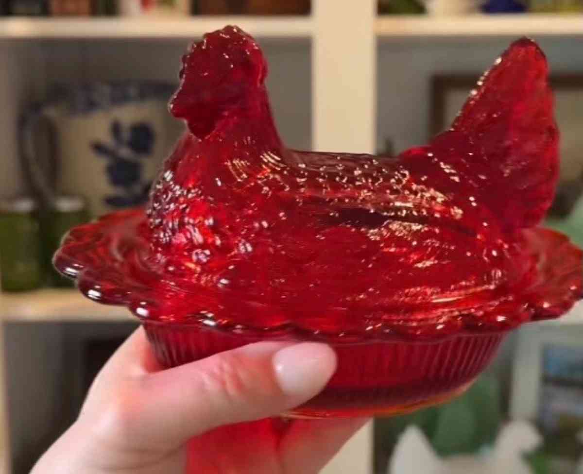 vintage glass hens on nest - Adamsville, Ohio