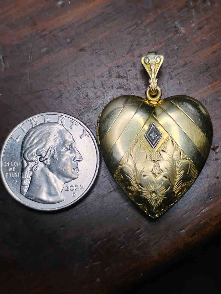WH Vintage Gold Filled Locket - Irving, Texas - FleaMarketBay