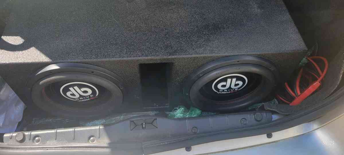 2 DB DRIVE WDX 2K 12 2500w Subwoofers in Vented Enclosure - Dakota, Minnesota - FleaMarketBay