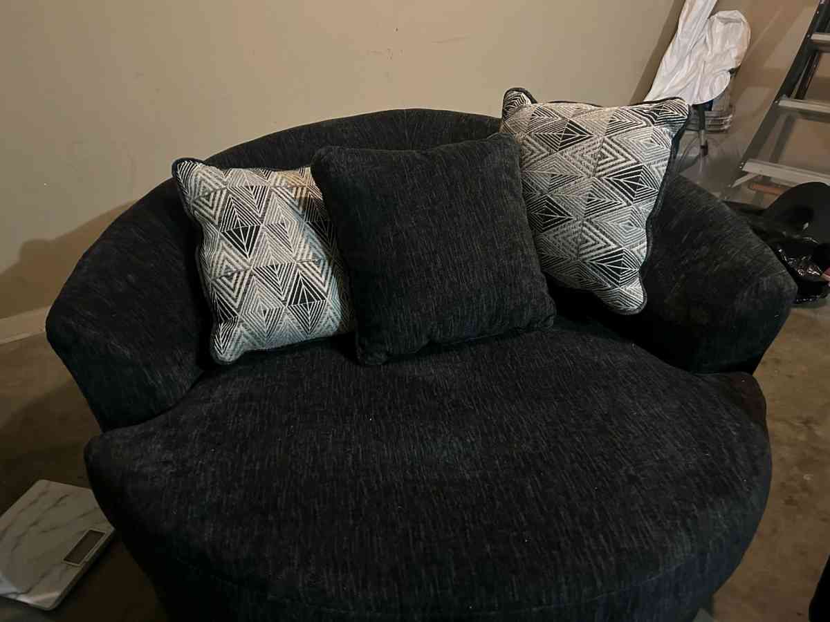 sectional with chair - Jeffersonville, Indiana - FleaMarketBay