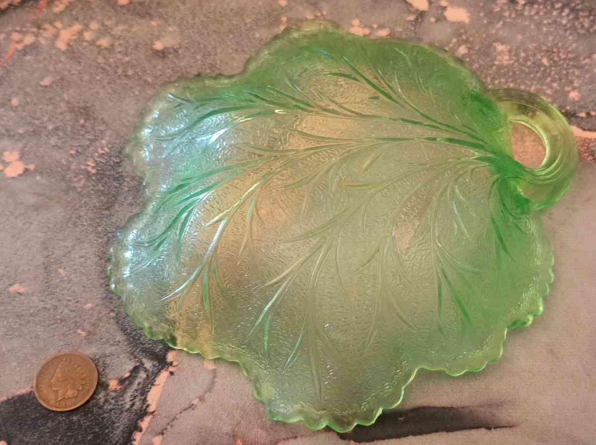 Uranium glass dish - Chula Vista, California - FleaMarketBay